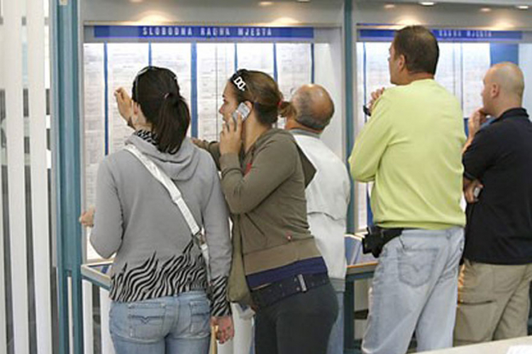 U oktobru registrovano 512.496 nezaposlenih lica

