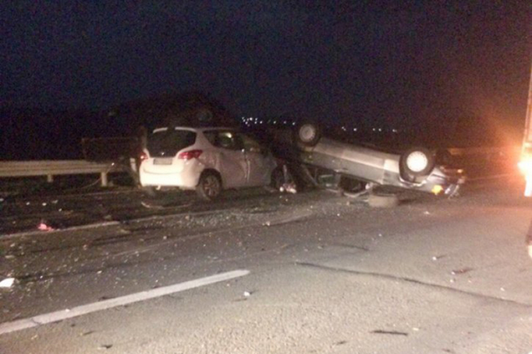 Stravičan udes na auto-putu, poginula dva dječaka i čovjek
