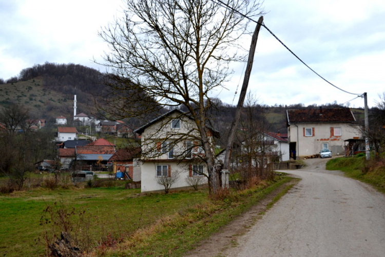 Mje­šta­ni se­la u USK ogor­če­ni: Lo­ša elek­tro­mre­ža uni­šta­va im ure­đa­je