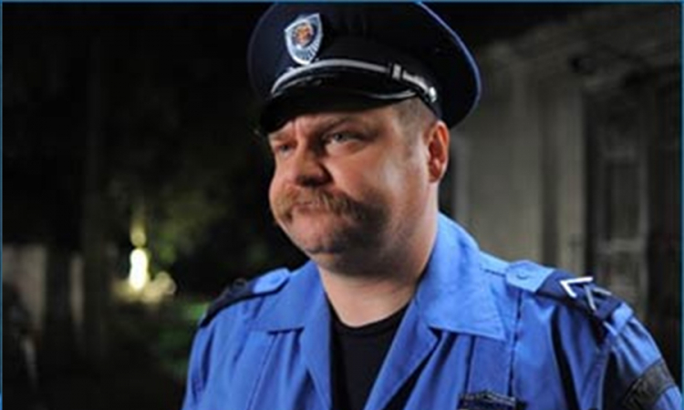Urnebesni pozivi na broj 122: Policijo, žena neće da spava sa mnom