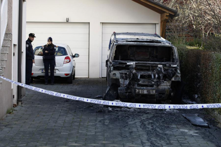 Bivši gradonačelnik pronađen mrtav pored zapaljenog Hamera (FOTO)