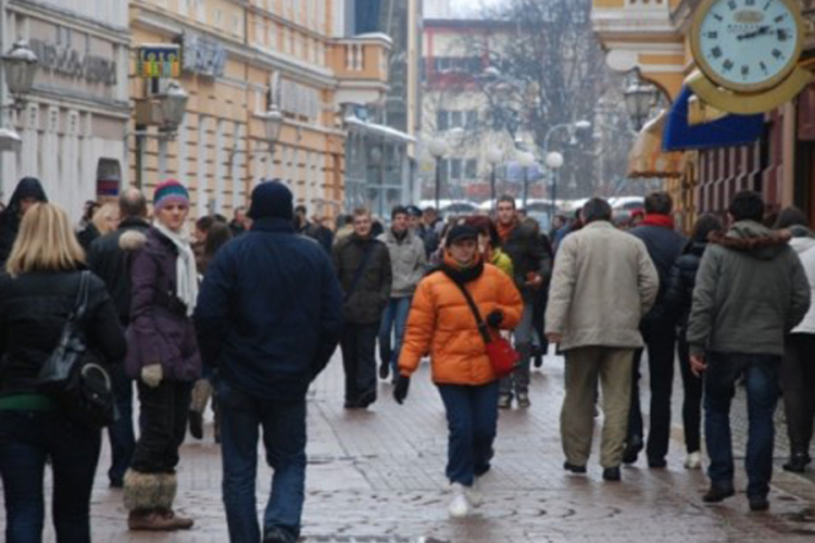 Hladno i oblačno vrijeme, na planinama snijeg