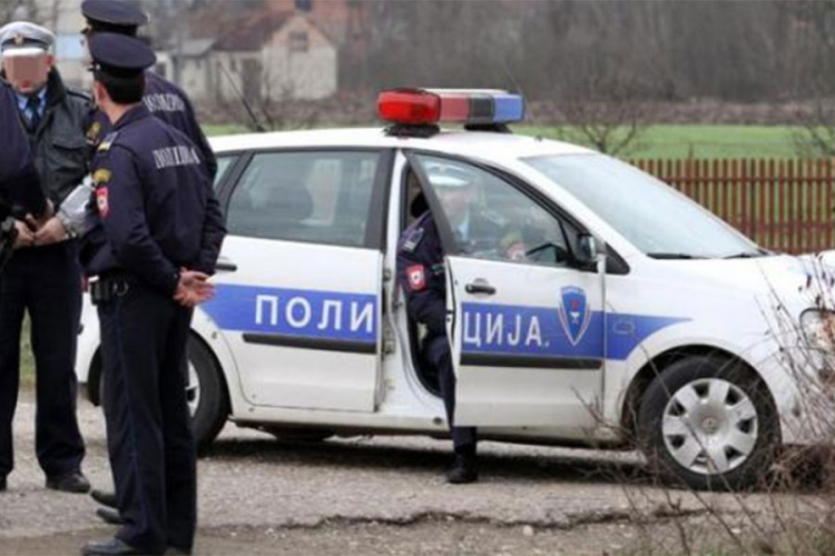 Krali lizala i bombone i dijelili poznanicima