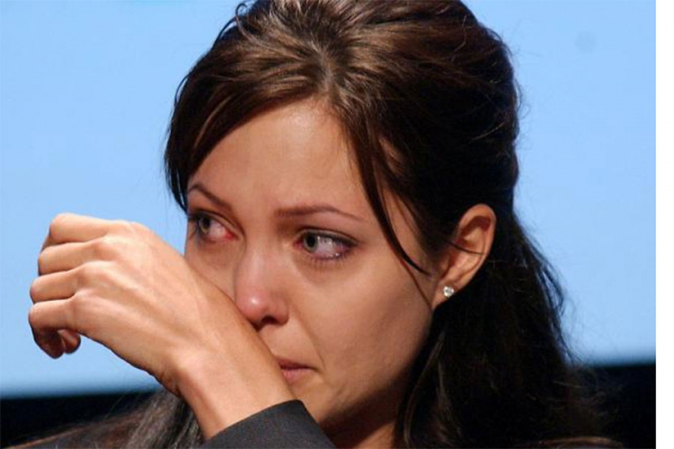 Anđelina teško podnosi razvod, ljekari zabrinuti za njeno zdravlje
