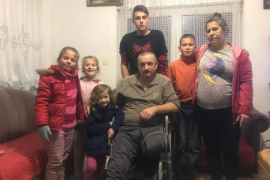 Težak život porodice Puškar: Smrzavaju se u napuštenoj hali