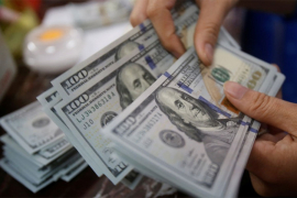 Evro pao u odnosu na dolar poslije anketa o referendumu