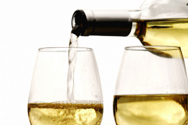 Bijelo vino povećava opasnost od razvoja melanoma