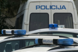 S puškom uletio na dodjelu paketića