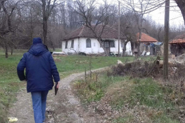 Usmrtio sina poslije svađe braneći suprugu (FOTO)