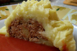 Faširano u pire krompiru sa paradajz sosom