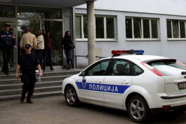 Jedan dan udario pješaka, a drugi policijsko vozilo
