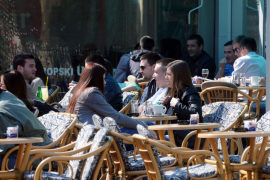 Restorani i kafići duže rade