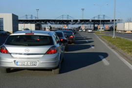 Obustava saobraćaja na prelazu Orašje-Županja
