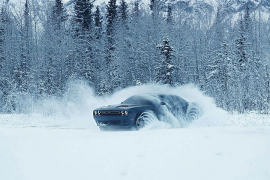 Zabava na snijegu uz Dodge Challenger GT sa 4x4 pogonom (VIDEO)