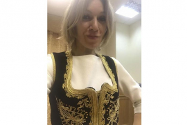 Zaharova dobila jelek od Dačića ali bez gornjeg dugmeta