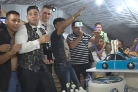 Sinu za punoljetstvo naručio go go plesačice (VIDEO)