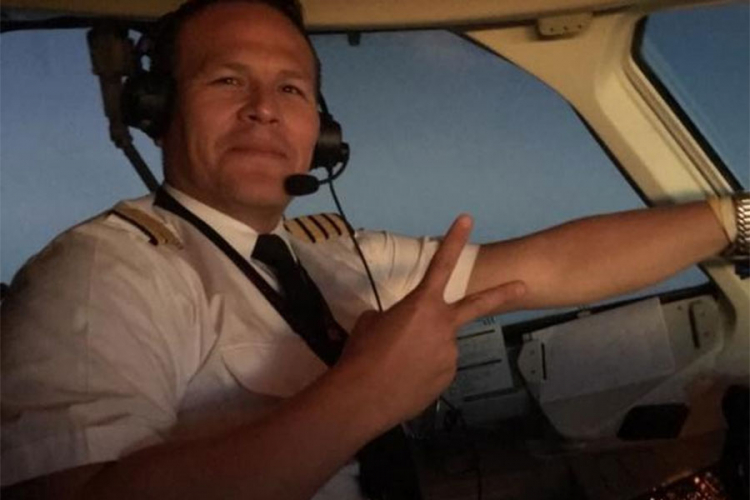Pilot očajnički tražio da sleti, operaterka mu rekla da sačeka?