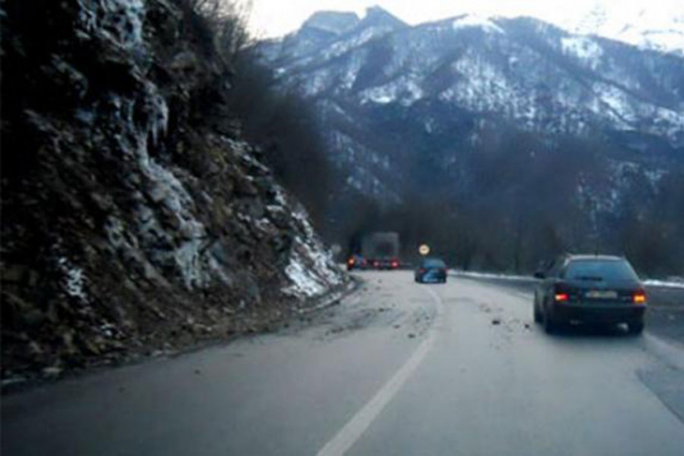 Zbog niskih temperatura moguća poledica na putevima u BiH