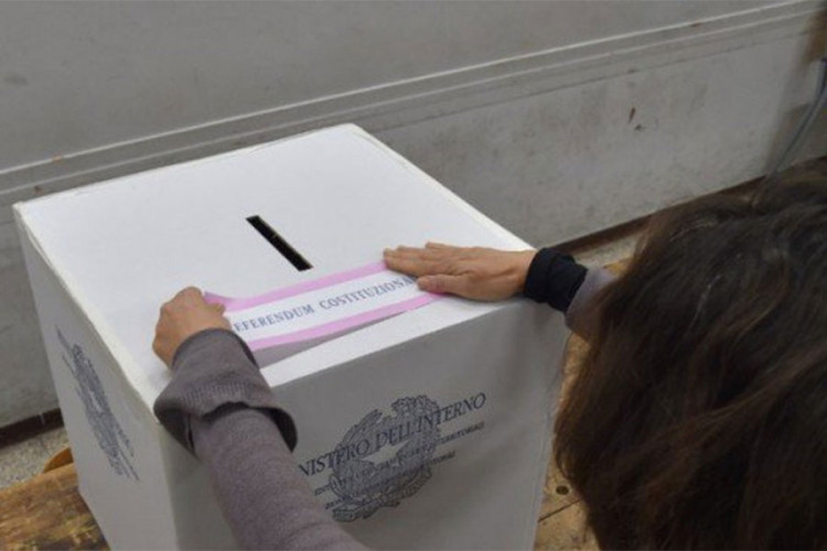 Prvi rezultati referenduma u Italiji očekuju se tokom noći