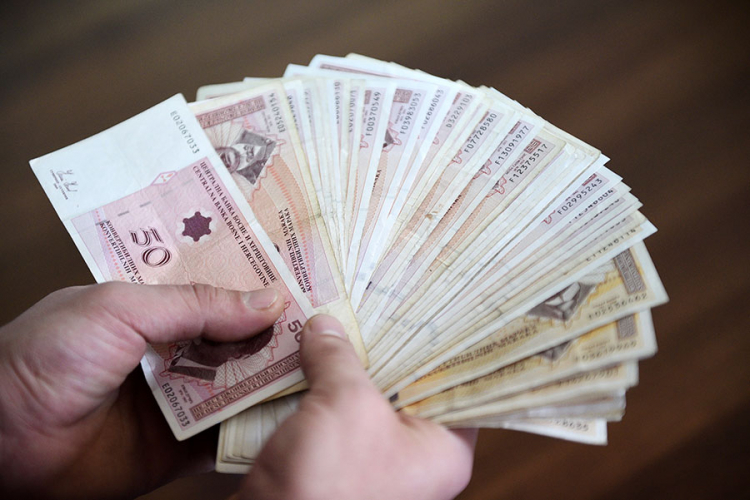 Budžet RS: Za dugove 742 miliona, a 717 miliona za plate