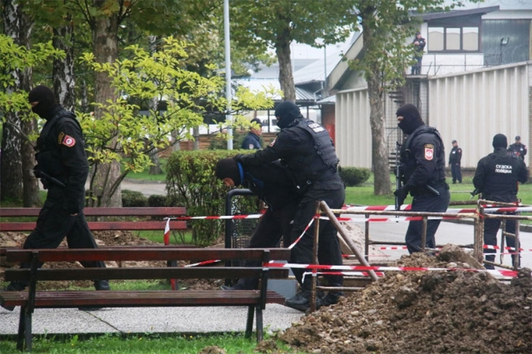 Spektakularna hapšenja pred kamerama štete pravdi