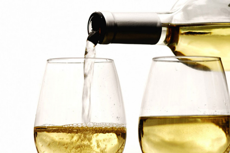 Bijelo vino povećava opasnost od razvoja melanoma