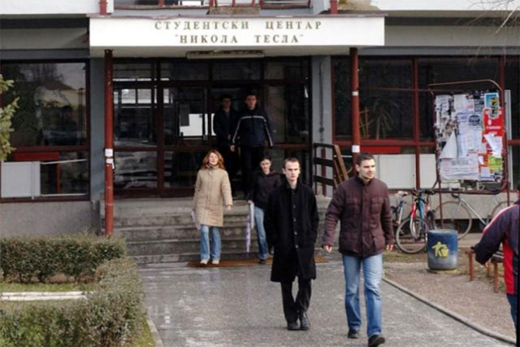 Studenti u Banjalučkom domu "Nikola Tesla" griju se fenom