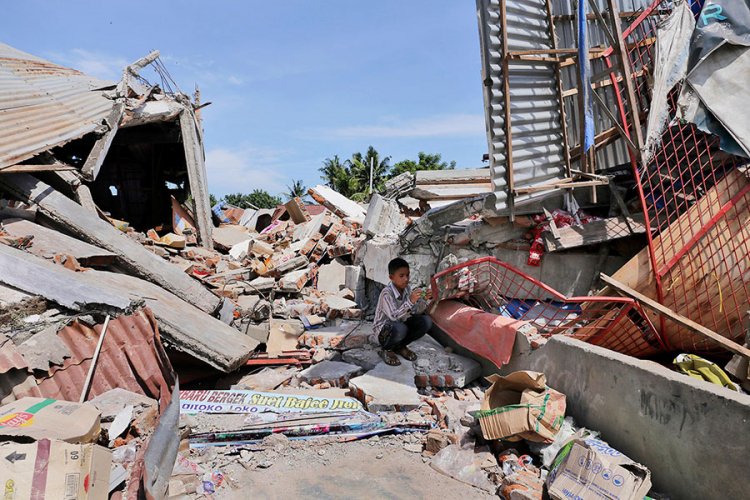 Indonezija: Raste broj žrtava zemljotresa, skoro 100 mrtvih (FOTO)