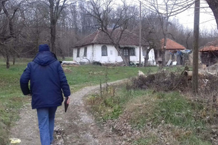 Usmrtio sina poslije svađe braneći suprugu (FOTO)