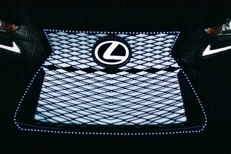 Lexusova magija sa 41.999 lampica (VIDEO)