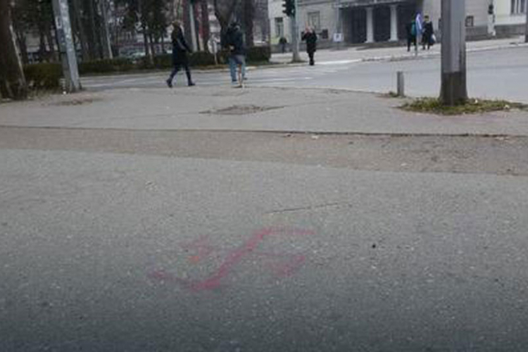 U Banjaluci osvanuli kukasti krstovi
