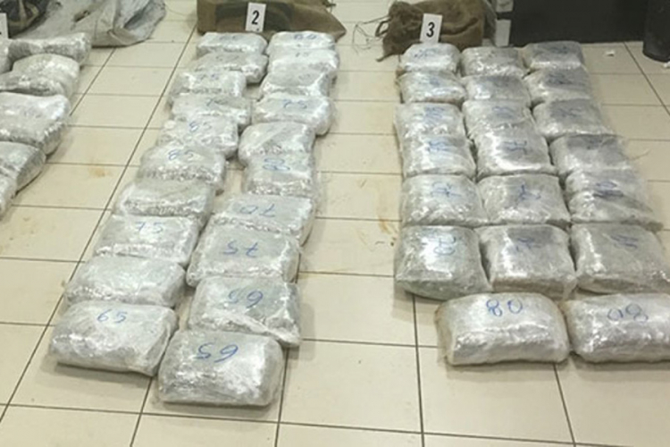Uhapšena tri Albanca, zaplijenjeno 56 kilograma skanka