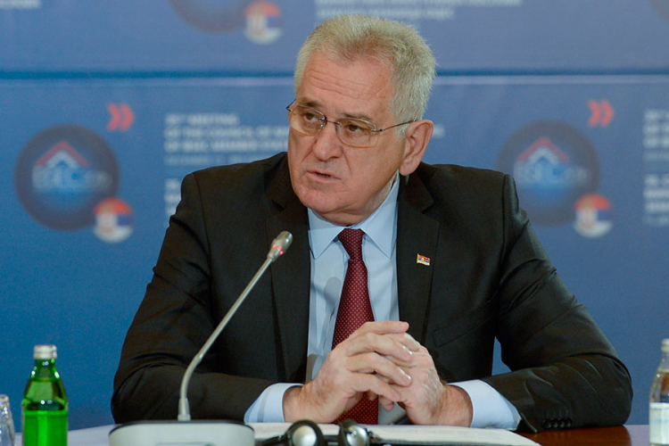 Nikolić: Ne dozvoljavamo da nas nišane kroz puškarnicu