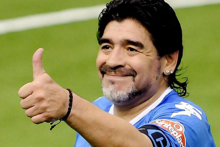 Maradona u zvezdinom dresu (FOTO)