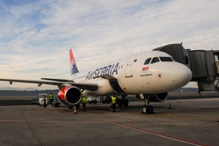 Incident na aerodromu Nikola Tesla: Avion Er Srbije udario u vozilo