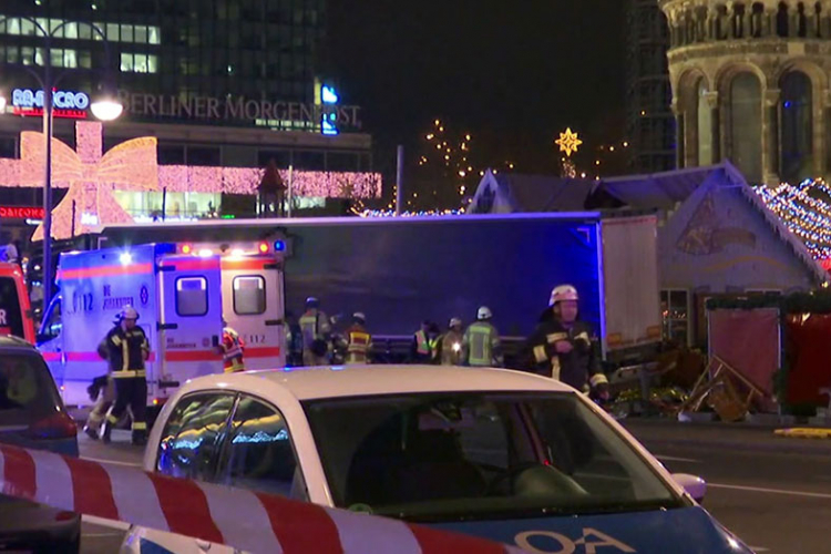 Berlin: Poginulo devet osoba, uhapšen vozač kamiona (FOTO, VIDEO)