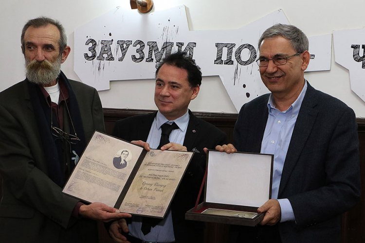 Orhanu Pamuku uručena međunarodna nagrada "Milovan Vidaković"