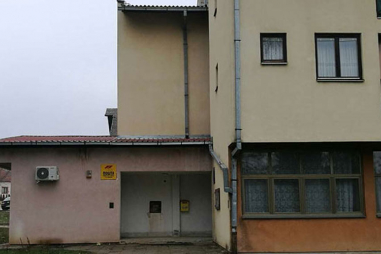 Upravnika držali na nišanu