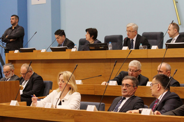 Opoziciju i vlast posvađale reforme