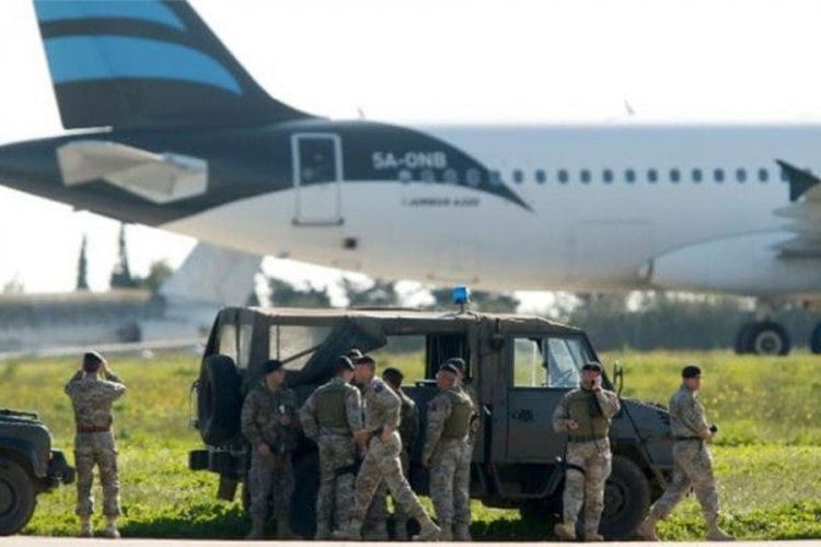 Otmičari aviona na Malti imali lažno oružje