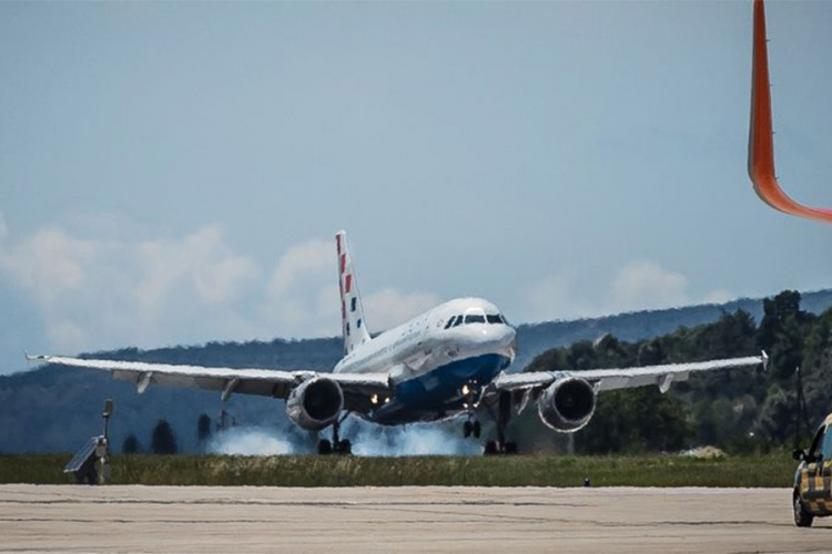 Avion Kroacija erlajnza prinudno sletio u Minhen