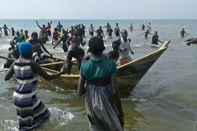 Uganda: Potonuo brod sa fudbalskim timom