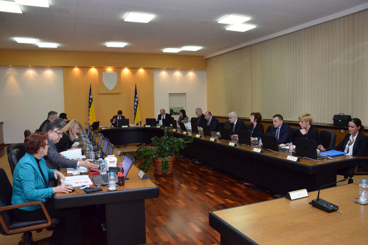 Vlada FBiH protiv prijedloga da se porodicama ministara stavi embargo na posao u javnoj upravi