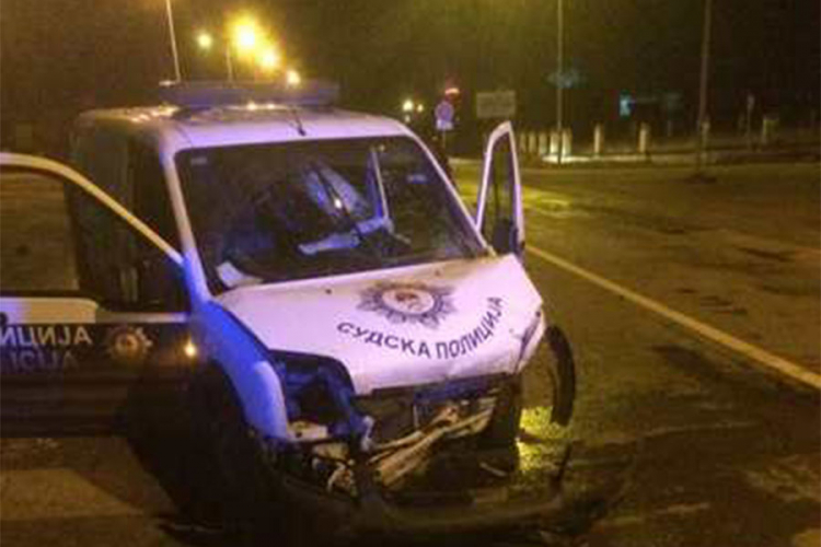 Policajac i zatvorenik povrijeđeni u udesu