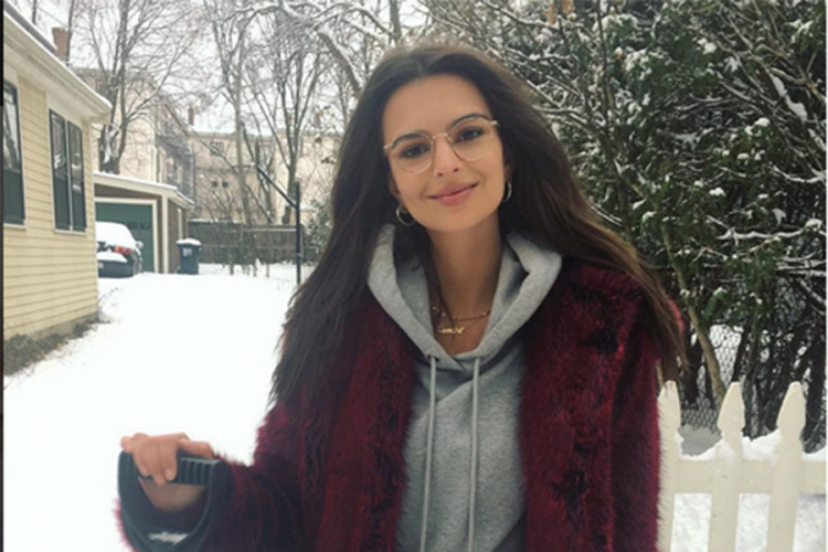 Emili Ratajkovski objavila novu provokativnu fotografiju