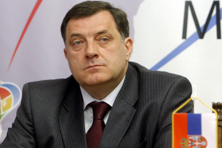 SAD: Dodik nije dobio zvanični poziv za Trampovu inauguraciju