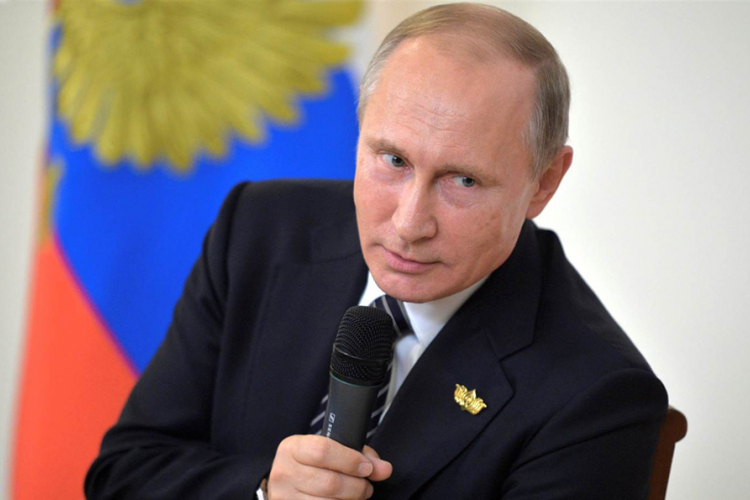 Putin neće protjerati američke diplomate, zove njihovu djecu na proslavu
