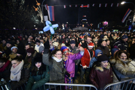 Banjalučani slavili na otvorenom uz muziku i vatromet  (FOTO)
