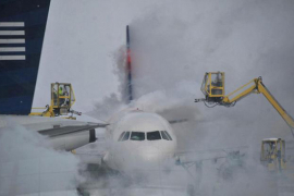 Vjetar i snijeg prizemljili avione