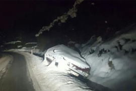Sletio s ceste i pobjegao, auto ostavio u kanalu